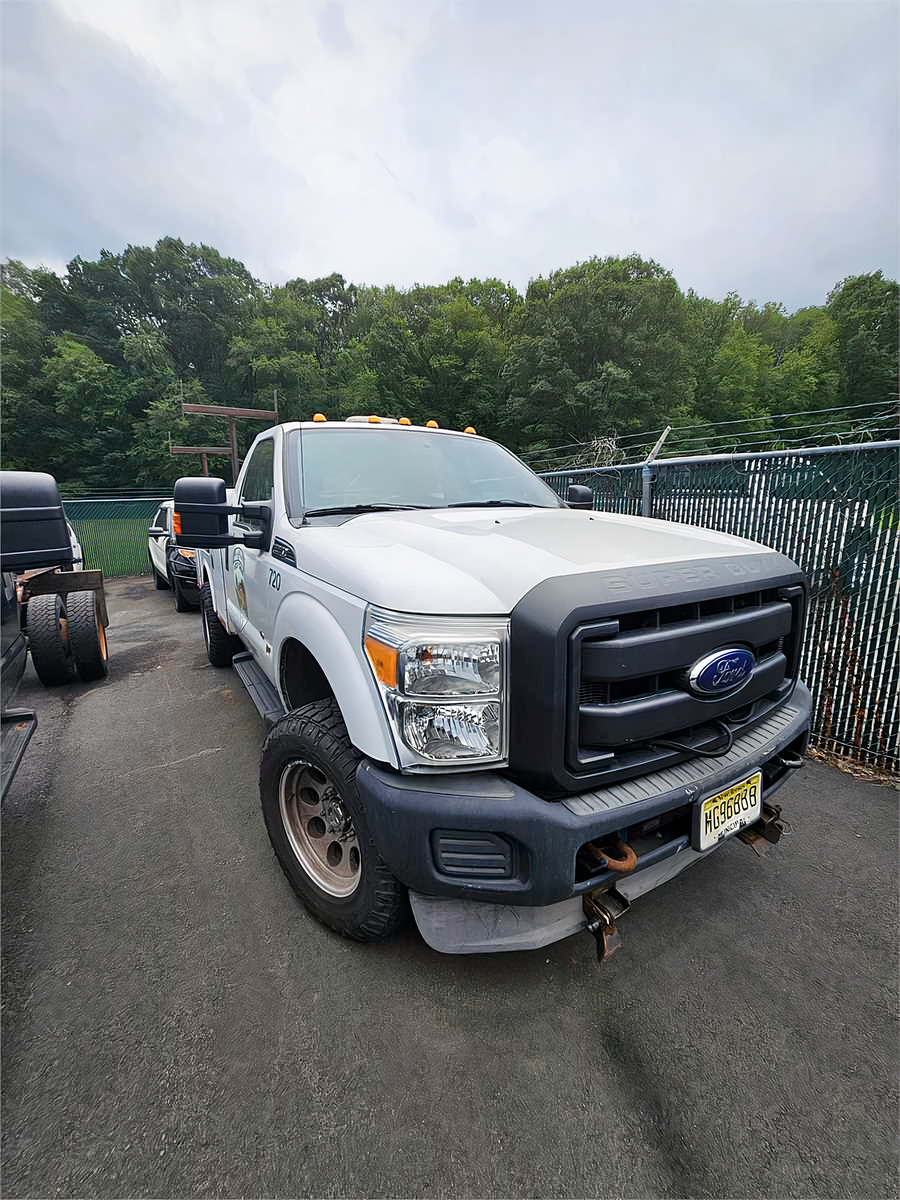 2013 Ford F350 6.8L Gas 4WD Utility body 9ft Western Plow 106,61