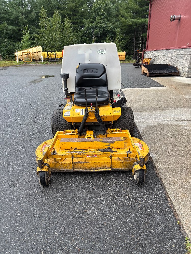 2000 Walker Zero turn mower