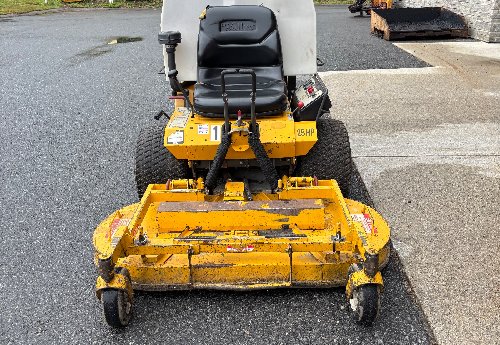 2000 Walker Zero turn mower