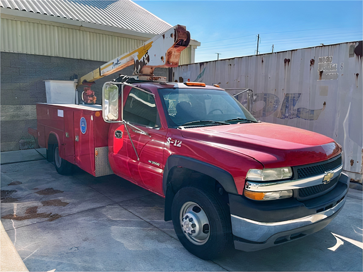 2001 Chevrolet Silverado Aerial Truck