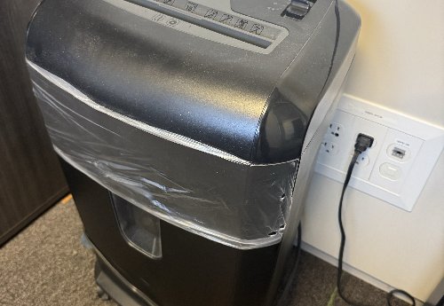 Staples Document Shredder (1)