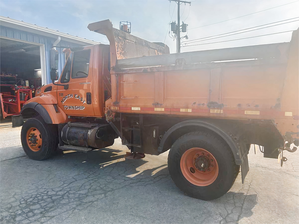 2005 International 7500 4x2