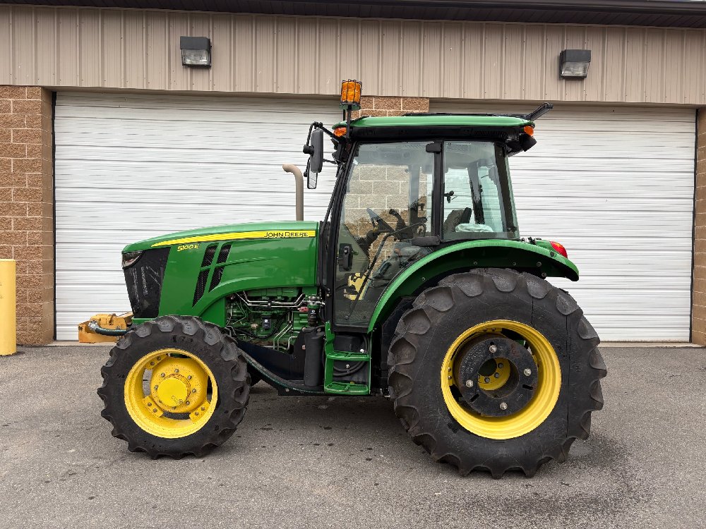 2014 John Deere 5100E Tractor with roadside mowing attachments