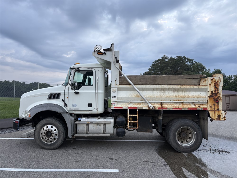 2014 Mack Dump Truck