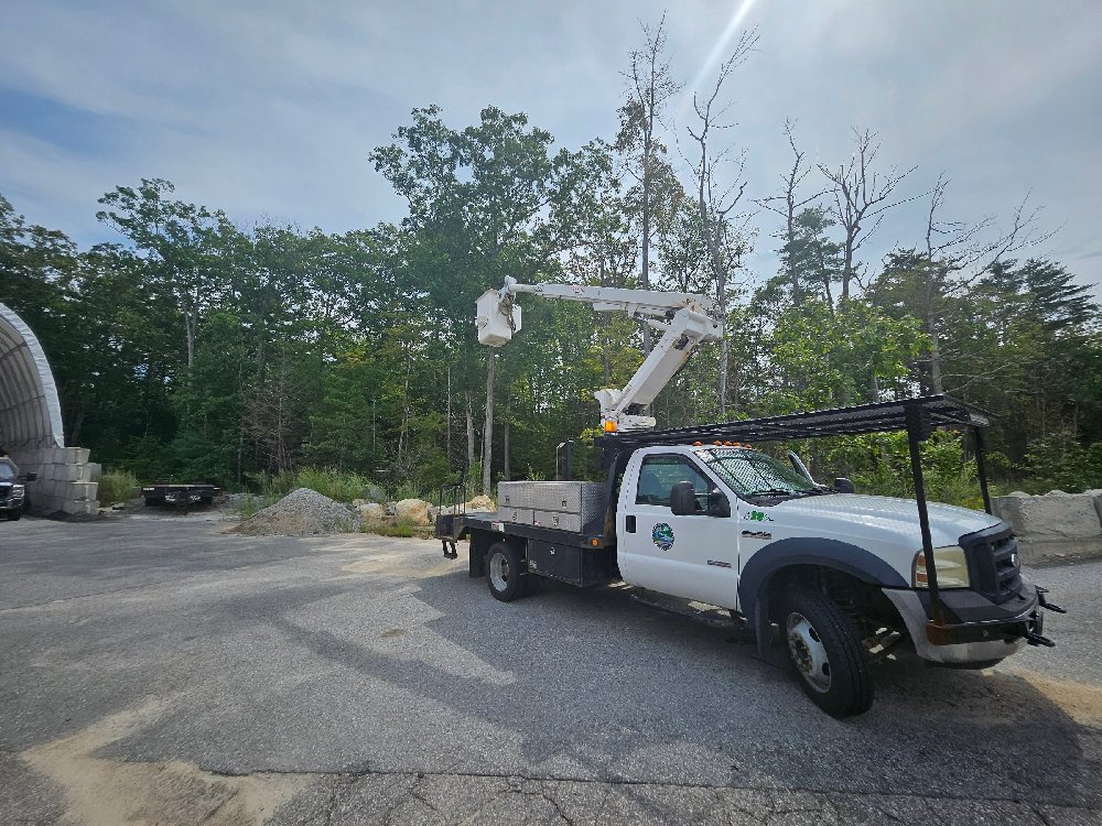 2007 Ford F-550 Bucket Truck with Altec TA35 bucket lift