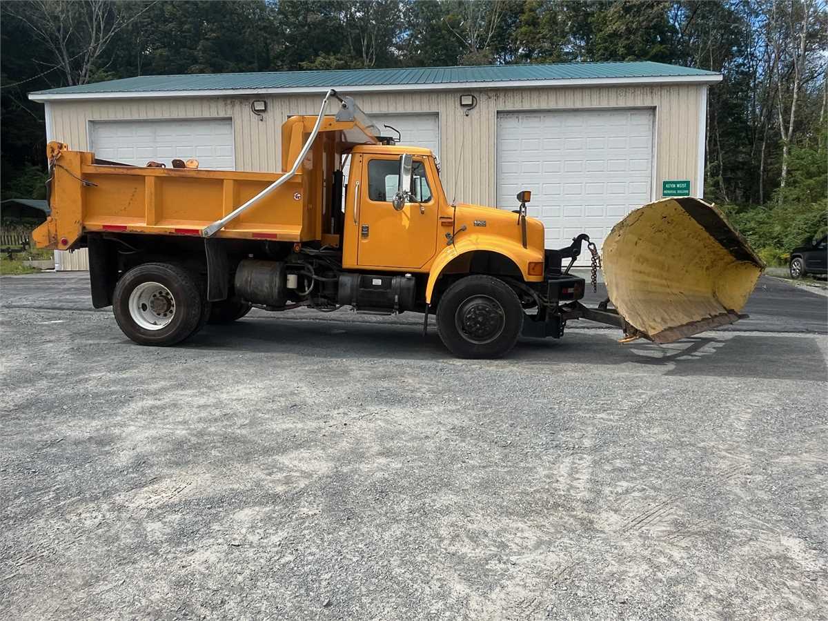 Photo of a 1999 International 4800