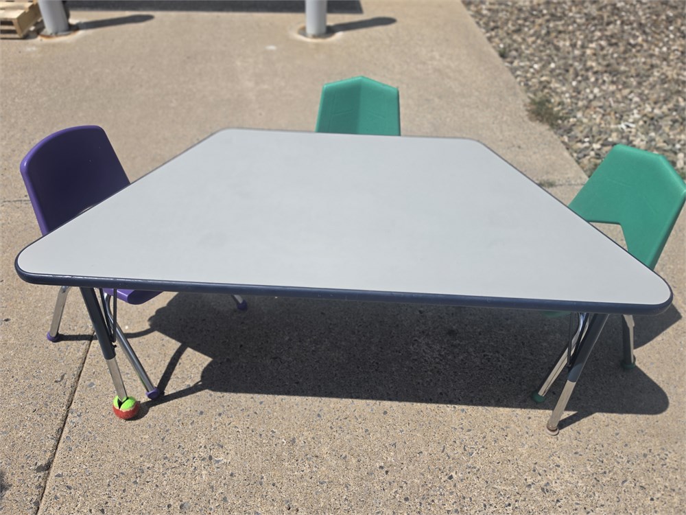 Kids table and chairs