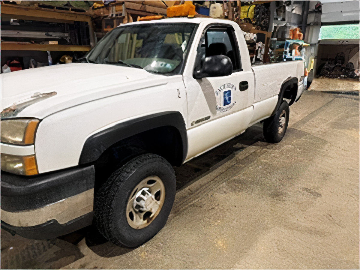 2007 White Chevy 2500HD 4x4 Pickup Truck with Plow