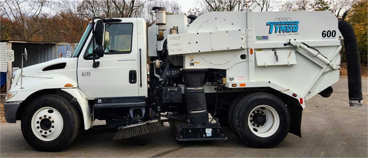 2006 TYMCO 600 REGENERATIVE AIR SWEEPER WITH CATCH BASIN CLEANING ...