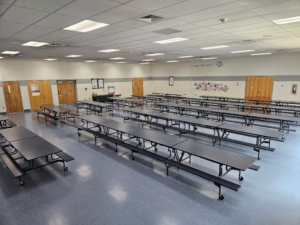 19 Cafeteria Tables