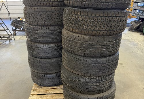 Tire lot 3 265/60R18
